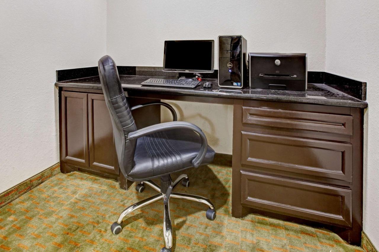 Super 8 By Wyndham Laporte La Porte Extérieur photo