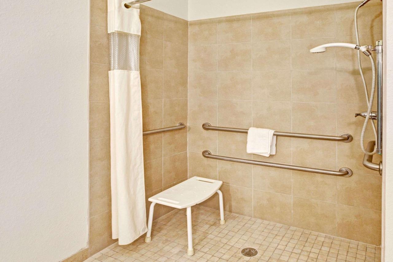 Super 8 By Wyndham Laporte La Porte Extérieur photo